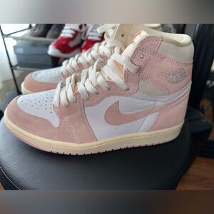 Women’s Nike sneakers